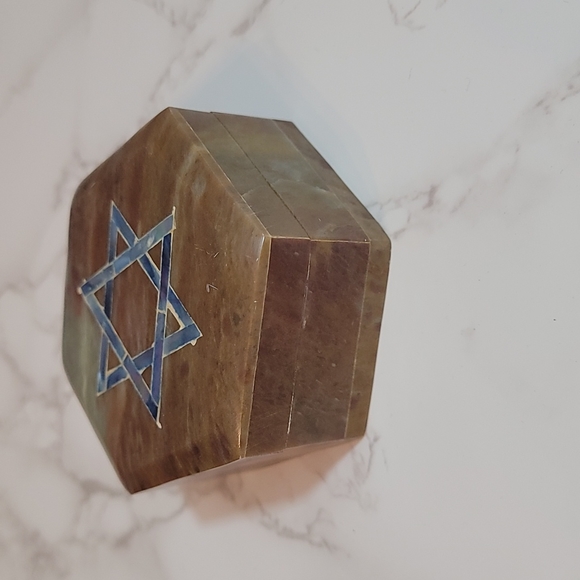 Vintage Star of David Mother of Pearl inlay Soapstone trinket box - Picture 4 of 4